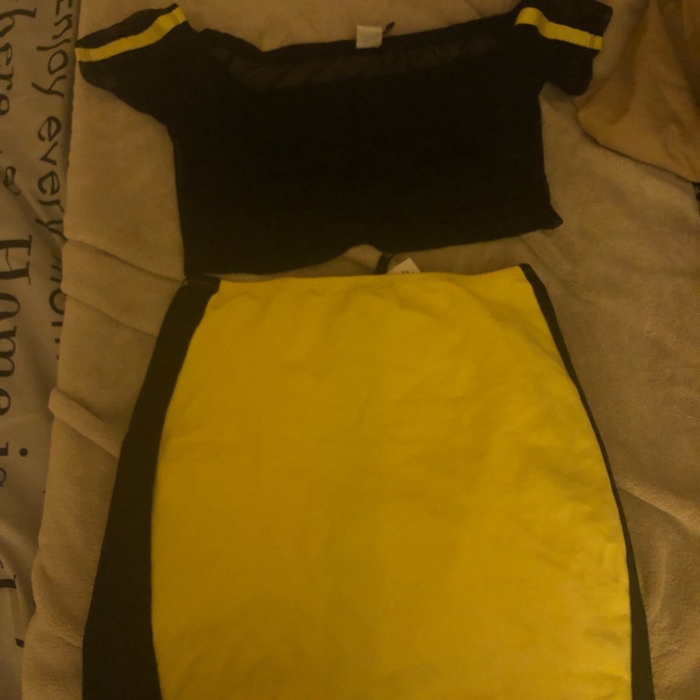 black and yellow set